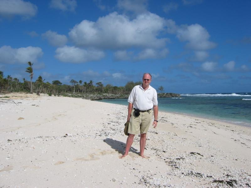 And now Steve without hat. Hey there isn't a massive amount to do in Tonga :->
Click for photo quality image
Warning photo quality image size is 493K