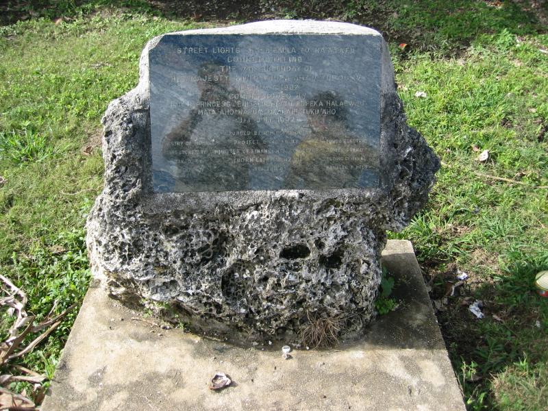 The Royal family have various monuments like this with regards to donations they may to the public.
Click for photo quality image
Warning photo quality image size is 1.0M