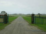 The fence around the Palace barely extends beyond this photo.
Image taken at 12:15 on Jul 23 2003
Photo quality image geometry 2272x1704
Photo quality image size 728K
